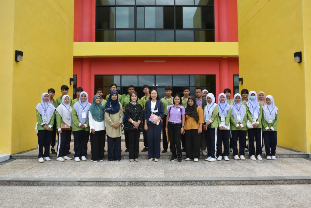DCC Welcomes Teachers and Students from Prik Municipality School, Songkhla.