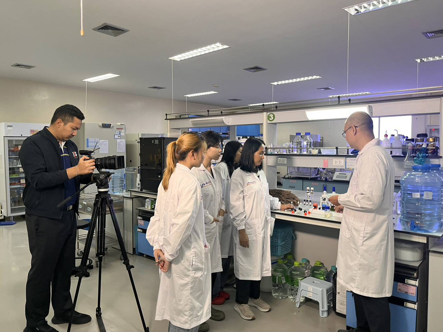 Division of Corporate Communication Interviews Walailak Researchers on High-Value Biochemical Innovation from Oil Palm Waste