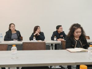 กลุ่มผู้เข้าร่วมประชุมที่ DCC กำลังฟังการนำเสนอ