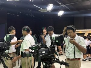 โรงเรียนเมืองนครศรีธรรมราชเยี่ยมสตูดิโอส่วนสื่อสารองค์กร