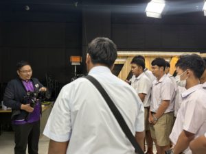 โรงเรียนเมืองนครศรีธรรมราชเยี่ยมสตูดิโอส่วนสื่อสารองค์กร